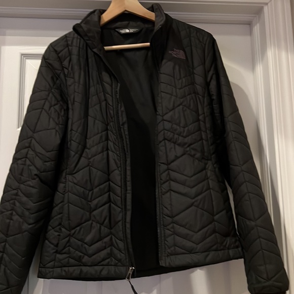 The North Face Women’s Coat - Picture 3 of 5